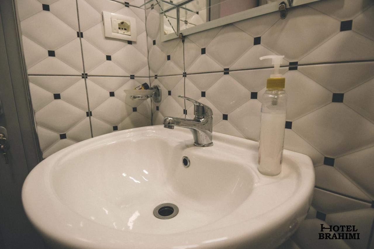 Hotel Brahimi Гірокастра Екстер'єр фото